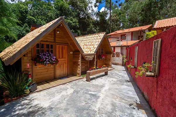 Chale de Madeira da Pousada Recanto das Acacias em Monte Verde